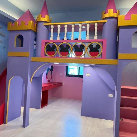 Fun Holiday Family Hostel Tainan Esterno foto