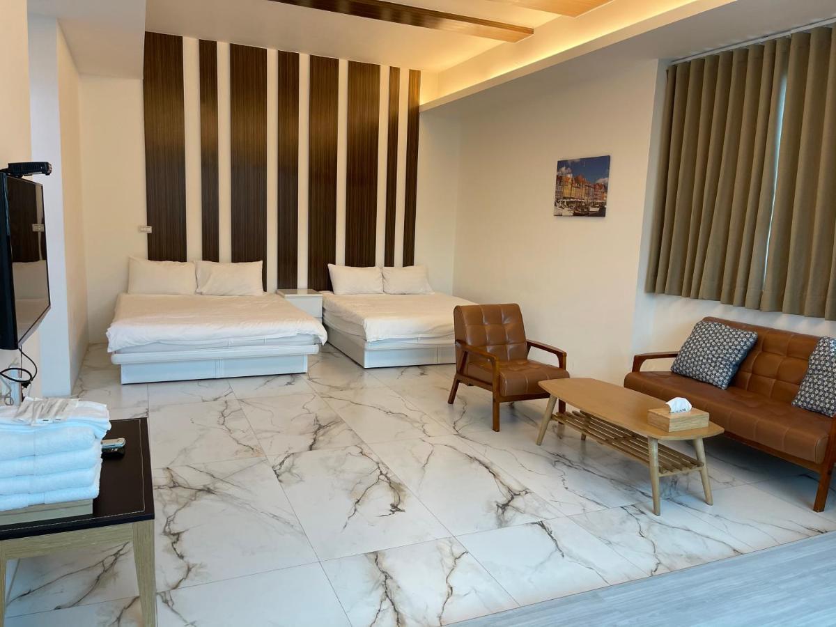 Fun Holiday Family Hostel Tainan Esterno foto
