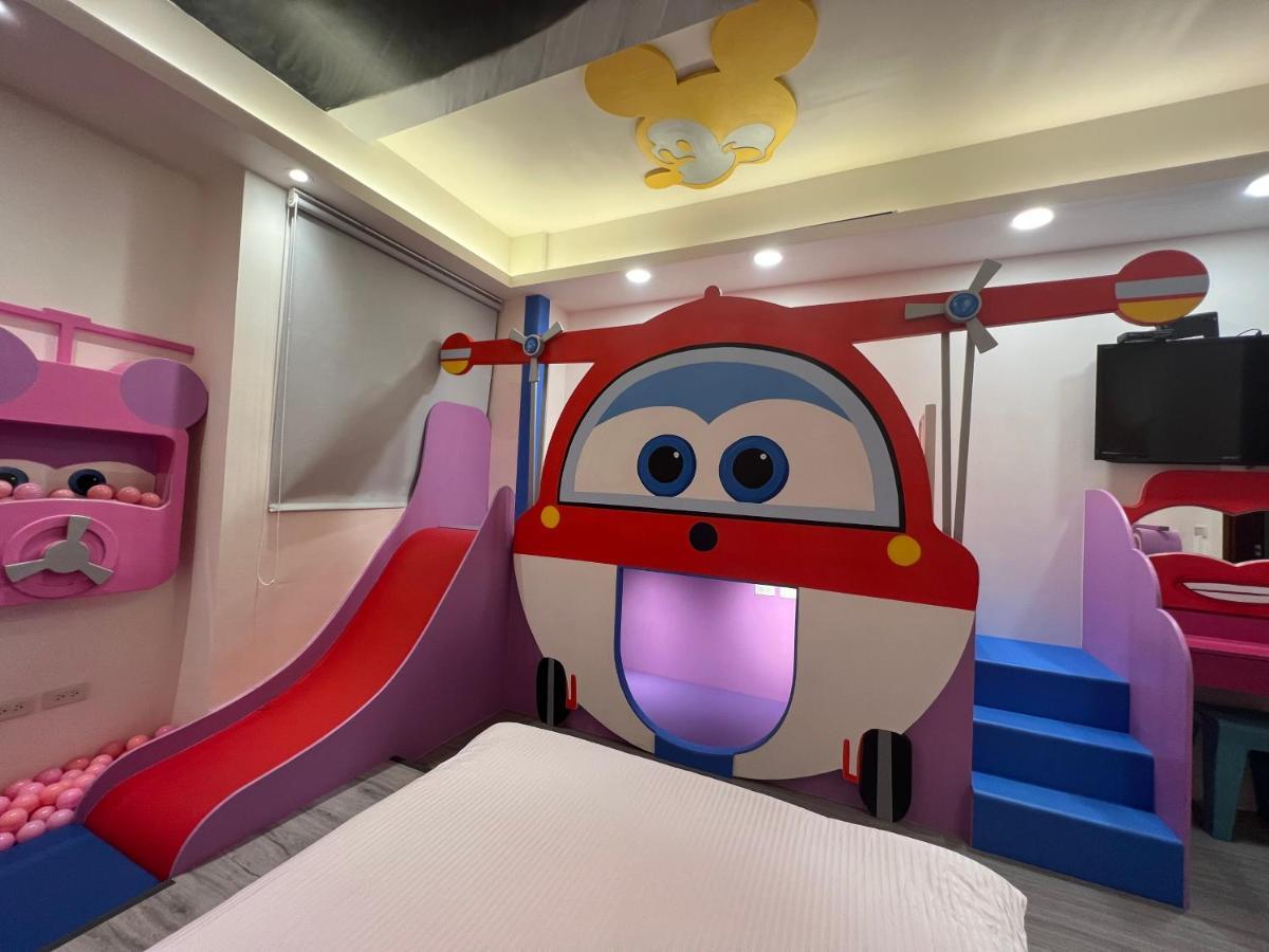 Fun Holiday Family Hostel Tainan Esterno foto