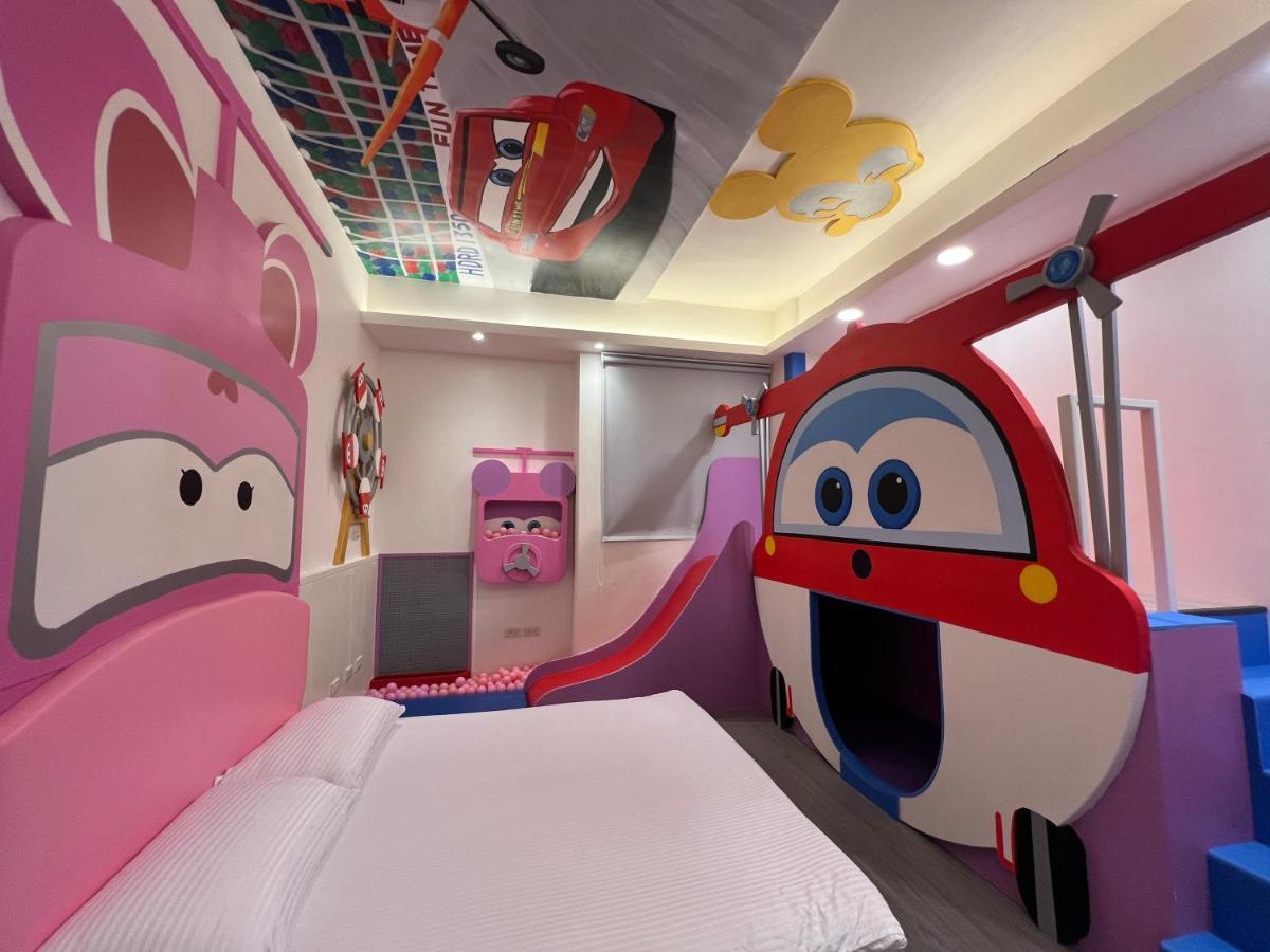 Fun Holiday Family Hostel Tainan Esterno foto