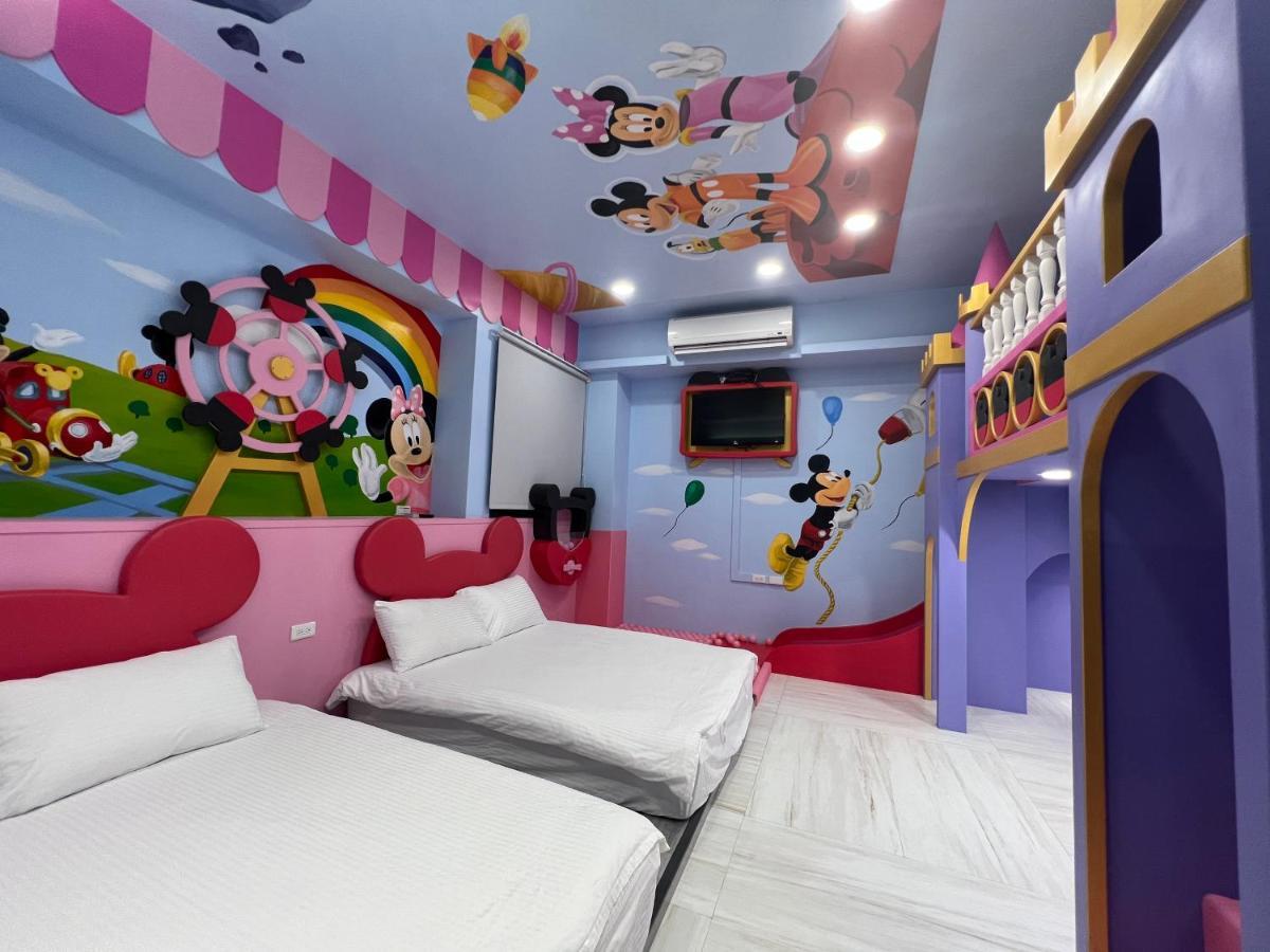 Fun Holiday Family Hostel Tainan Esterno foto