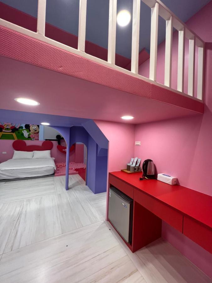 Fun Holiday Family Hostel Tainan Esterno foto