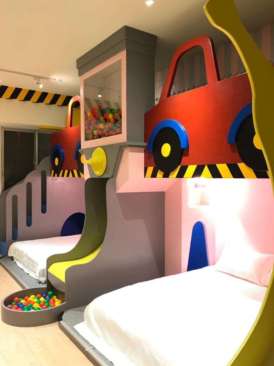 Fun Holiday Family Hostel Tainan Esterno foto