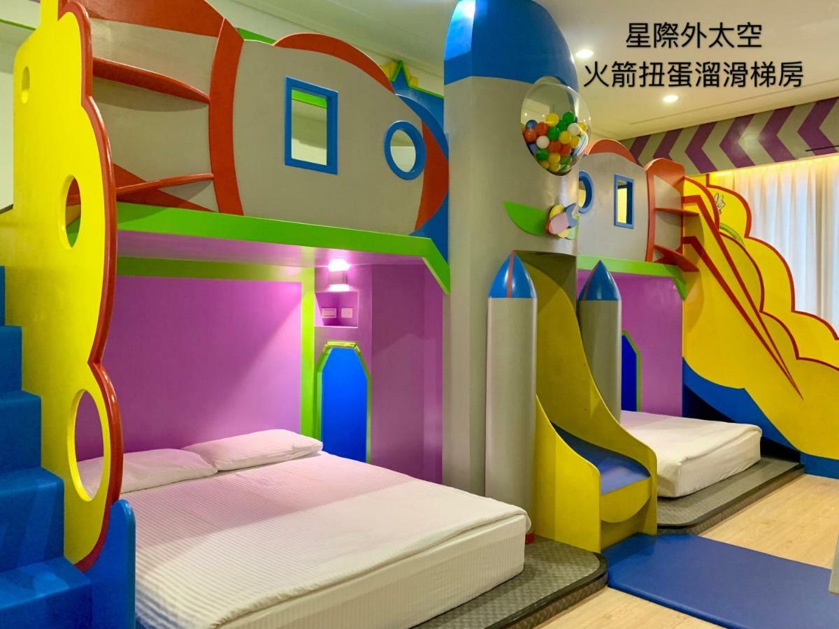 Fun Holiday Family Hostel Tainan Esterno foto